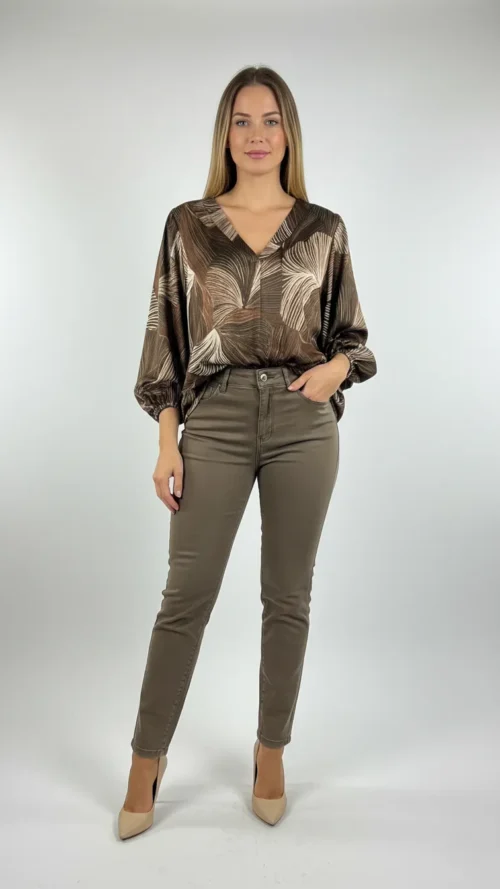 Blouse satinée encolure V à motif feuillage