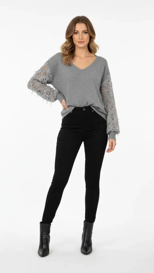 Pull femme col V à manches ajourées et détails pailletés