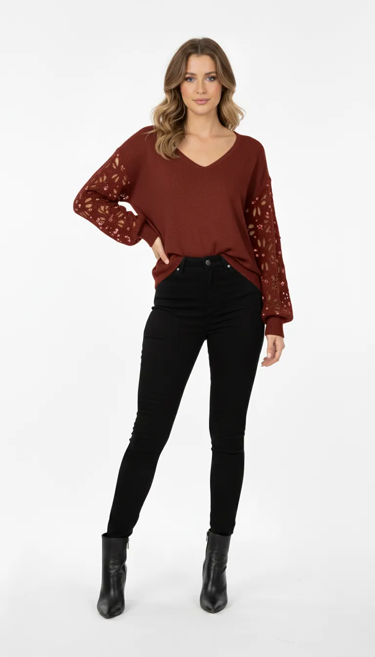 Pull femme col V à manches ajourées et détails pailletés – Image 4