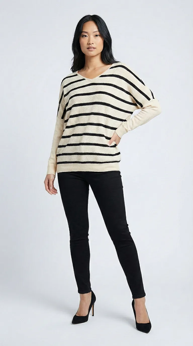 Pull femme chauve-souris rayé beige et noir – Image 5