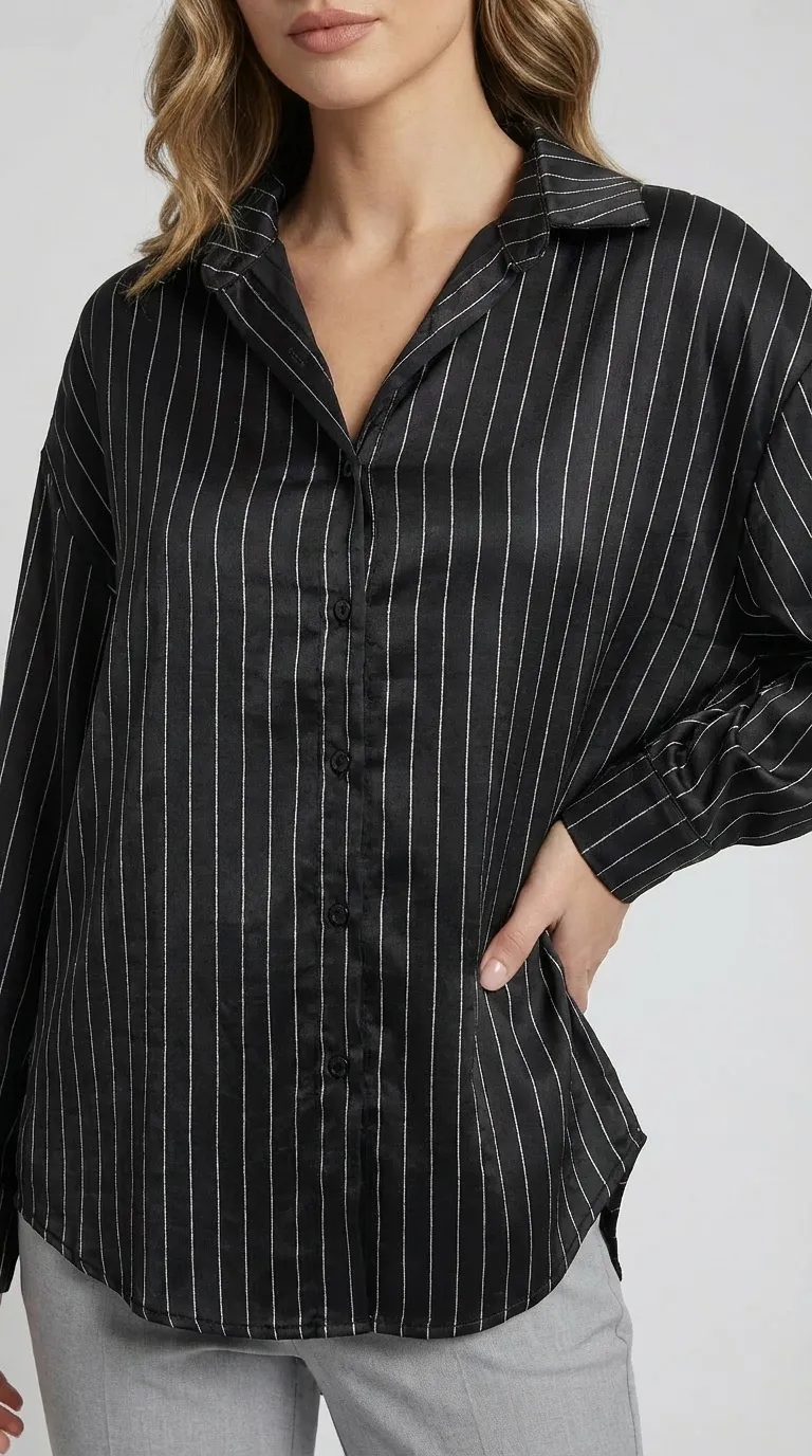 Chemise femme satinée noire à fines rayures argentées – Image 3