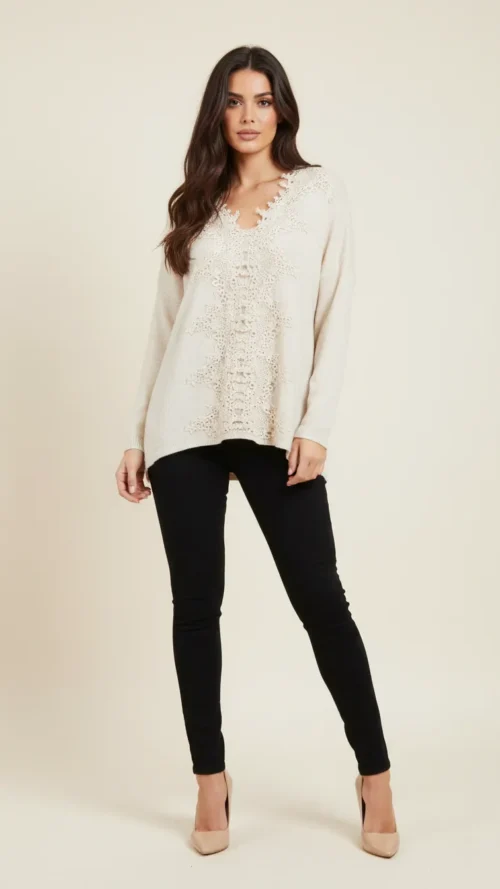 Pull beige col V dentelle guipure et maille douce