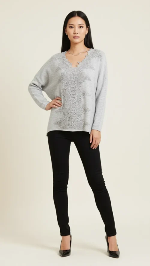 Pull gris col V dentelle guipure et maille douce