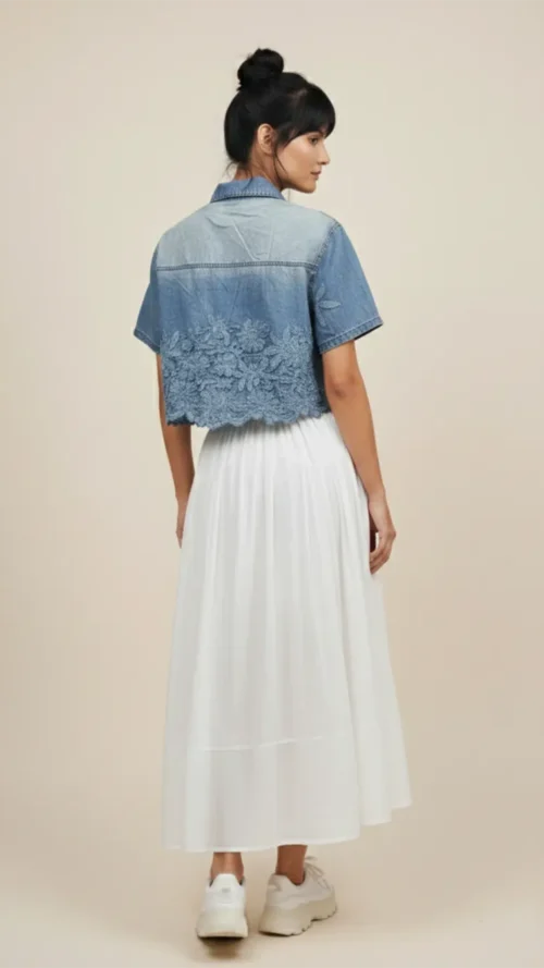 Chemise Cropped en Denim avec Broderies Florales Relief